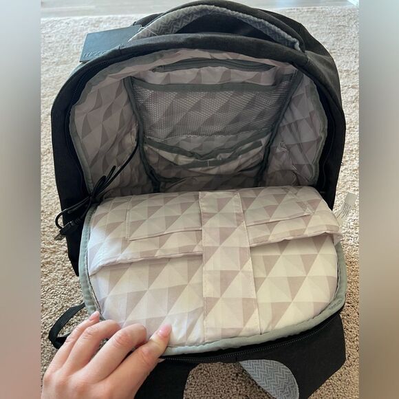 Samsung Modern Tech Backpack – Black Laptop & Travel Bag - Picture 8 of 9